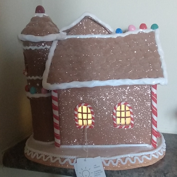 Large Lighted Gingerbread House Tower Castle - Picture 6 of 10